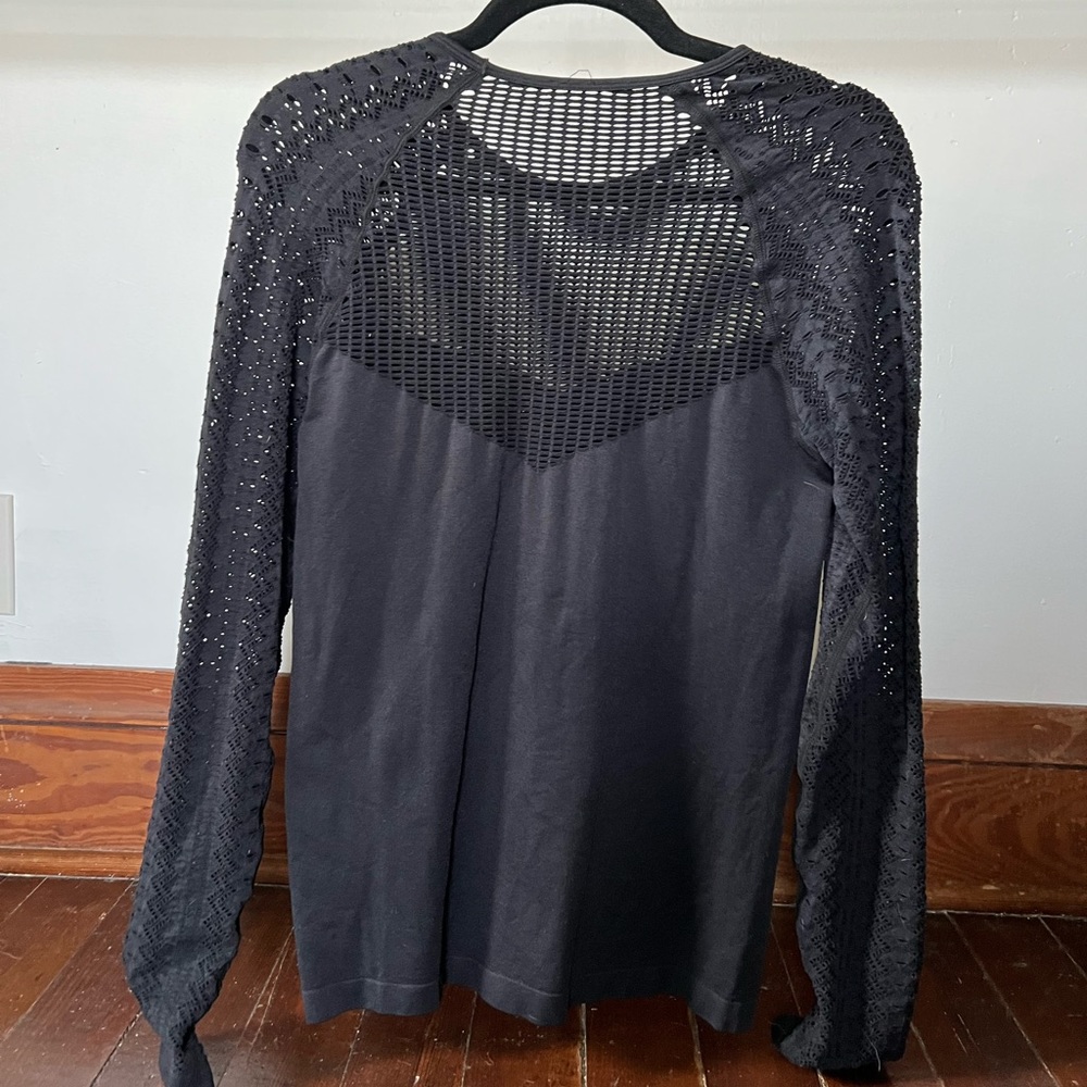 Fabletics athletic top with mesh top and sleeves size M